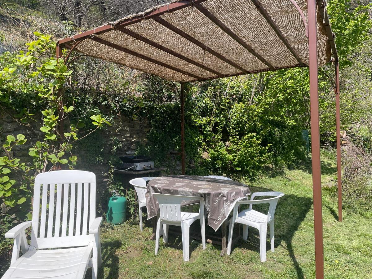 Charmant Petit Gite Au Coeur De L'Ardeche Saint-Melany Exteriör bild